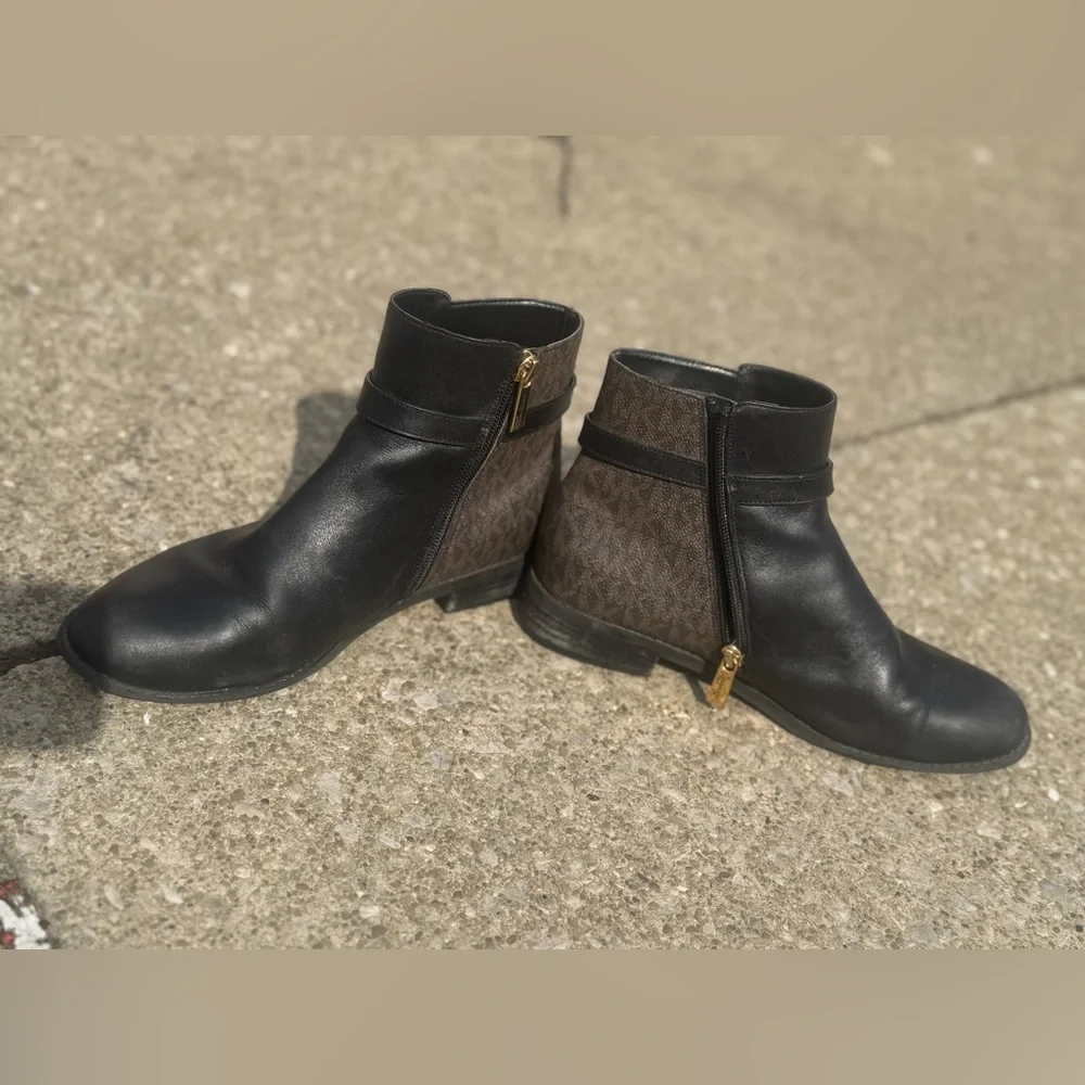 Michael Kors Finley Flat Booties- Size 7.5